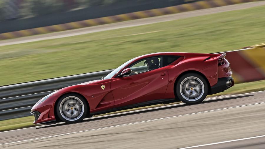  Ferrari 812 Superfast 2017 года  (фото 31 из 91)